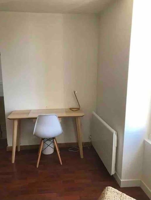 Appartement Cosy A Deux Pas De La Gare Лавал Екстериор снимка