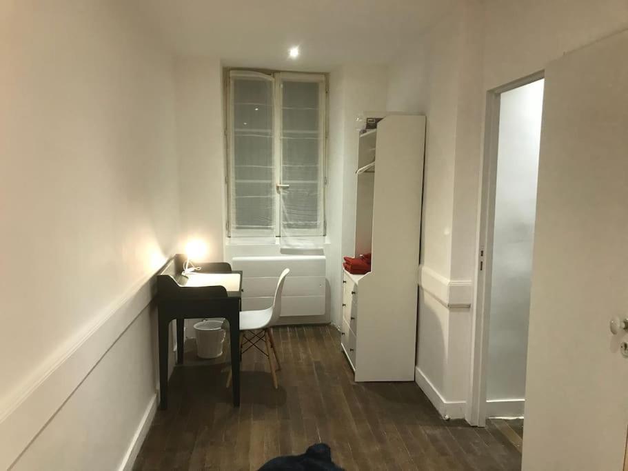 Appartement Cosy A Deux Pas De La Gare Лавал Екстериор снимка