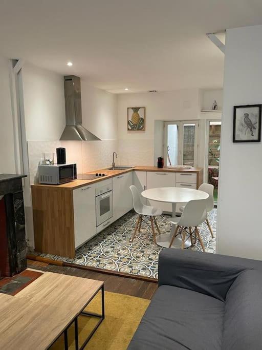 Appartement Cosy A Deux Pas De La Gare Лавал Екстериор снимка